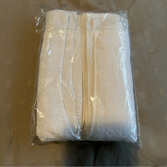 WII Fit Towel - NEW in original packaging - Picture 4 of 4